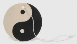 Ароматизатор картонный CAROMI &quot;Инь-Янь&quot; Яблоко